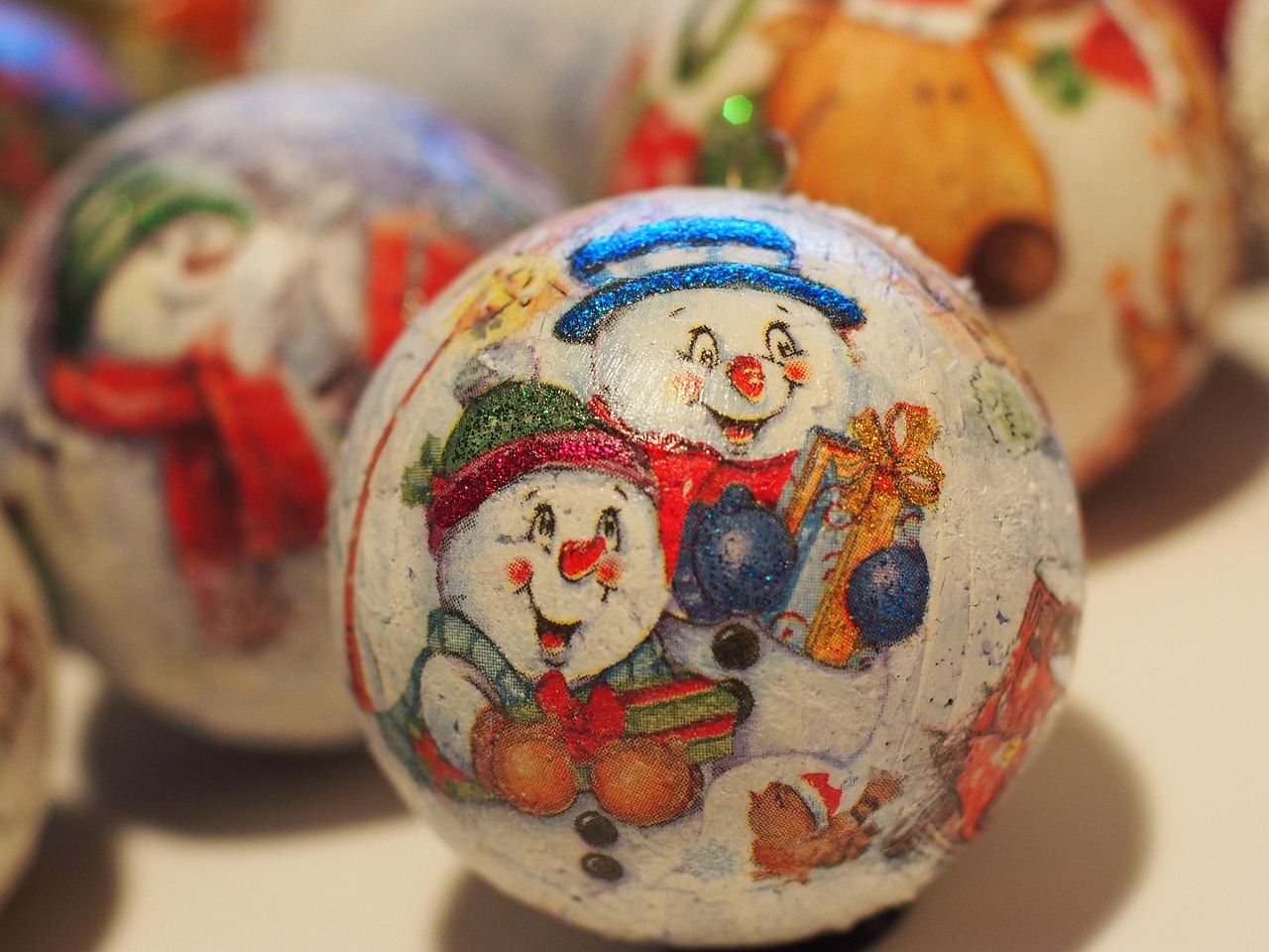 Christmas, balls, holidays — Canada's Guide to Legal Online Cannabis Dispensaries